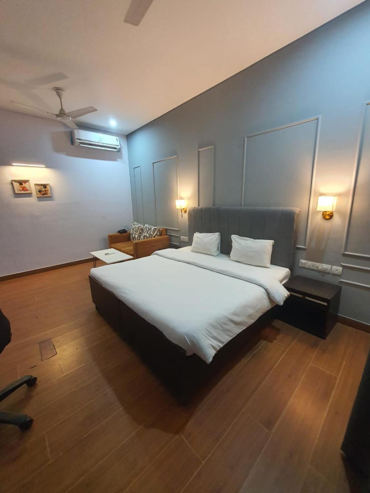 Mallenzo Suites Dlf Phase 1 Γκουργκάον Εξωτερικό φωτογραφία