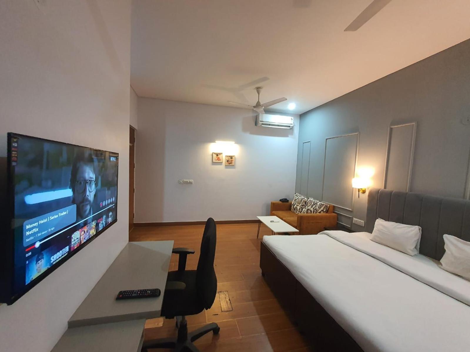 Mallenzo Suites Dlf Phase 1 Γκουργκάον Εξωτερικό φωτογραφία