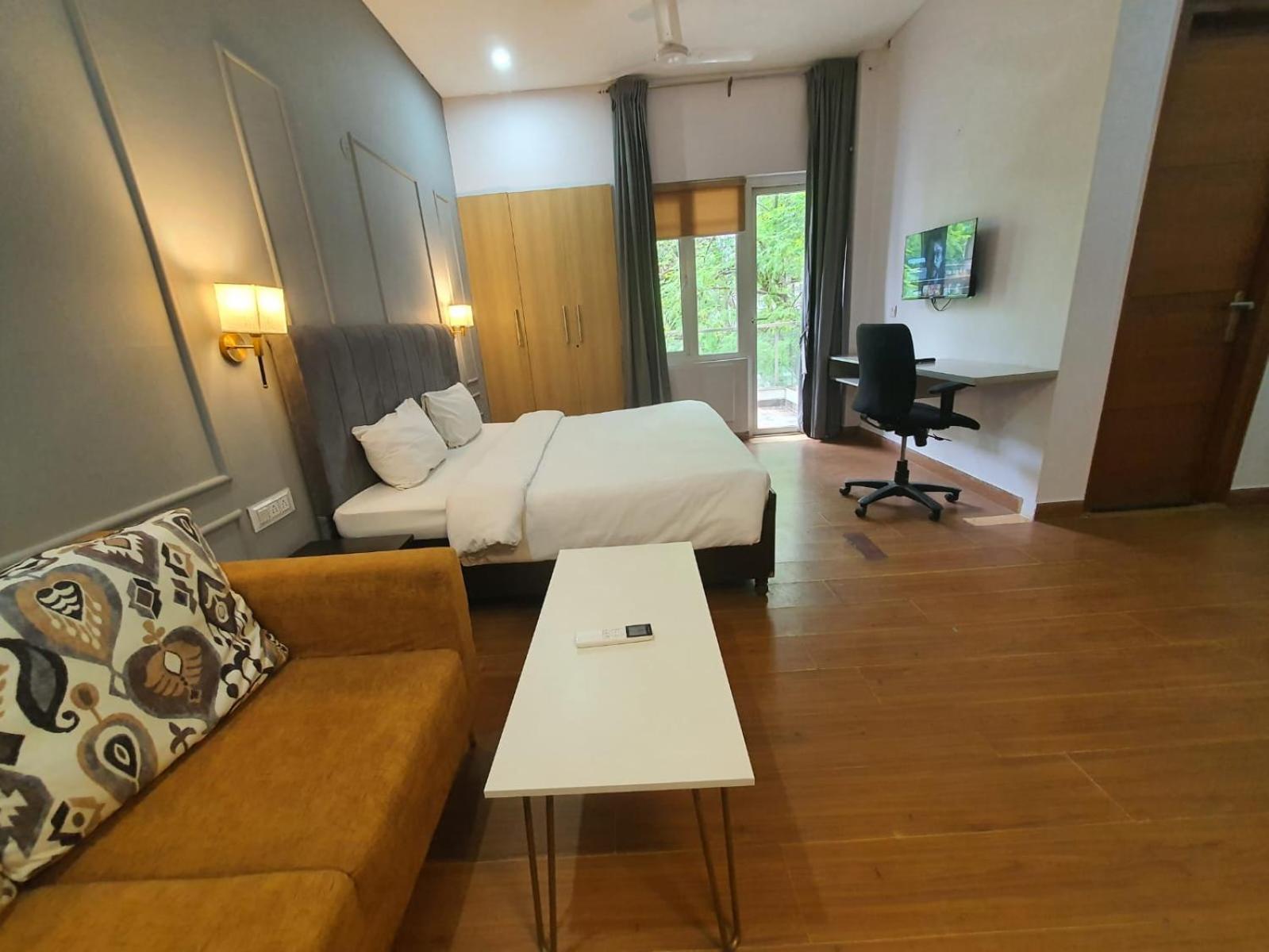 Mallenzo Suites Dlf Phase 1 Γκουργκάον Εξωτερικό φωτογραφία