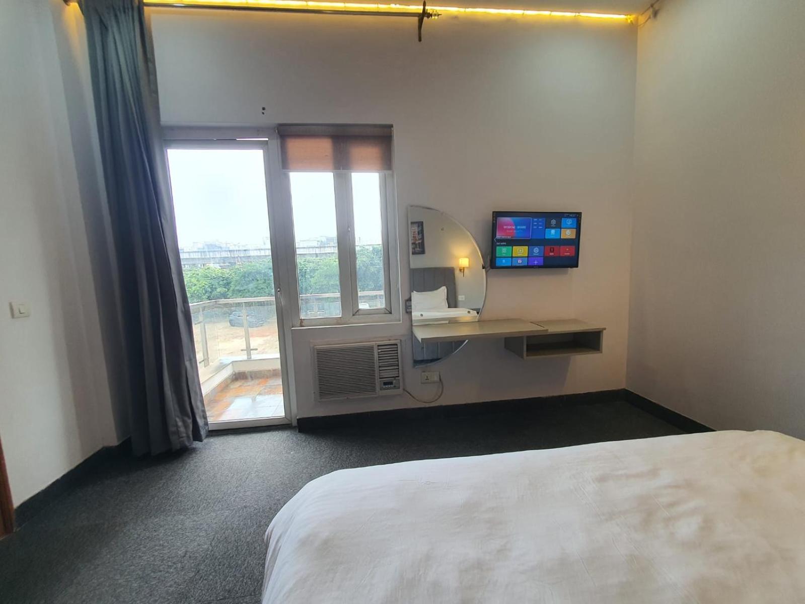 Mallenzo Suites Dlf Phase 1 Γκουργκάον Εξωτερικό φωτογραφία